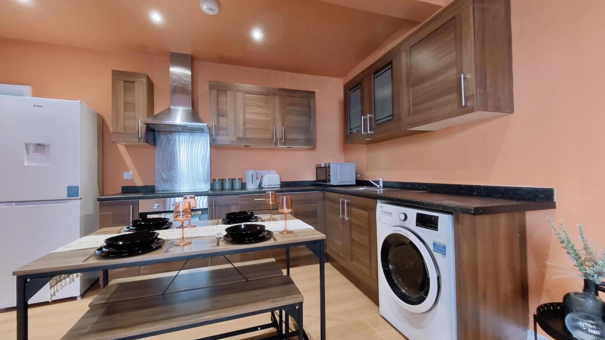 Group Bookings: Up To 30 Guests Across 5 Spacious Flats! Keyless Access Free Wifi & Parking Birmingham Zewnętrze zdjęcie